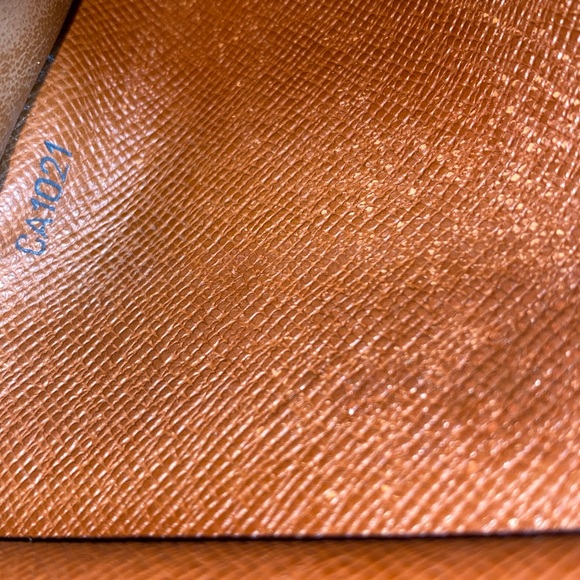 Authentic Louis Vuitton Monogram Bucket Bag and Louis Vuitton Kisslock Wallet - Picture 12 of 17